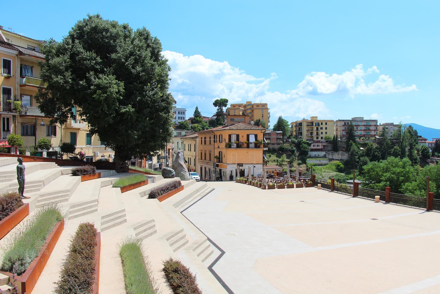 Piazza Turriziani a Frosinone Alta, cuore della manifestazione Street Food
